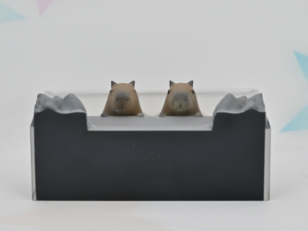 カピバラフィギュア:露天風呂篇 Pause-13 (仲良く並んで温まる仔カピ)