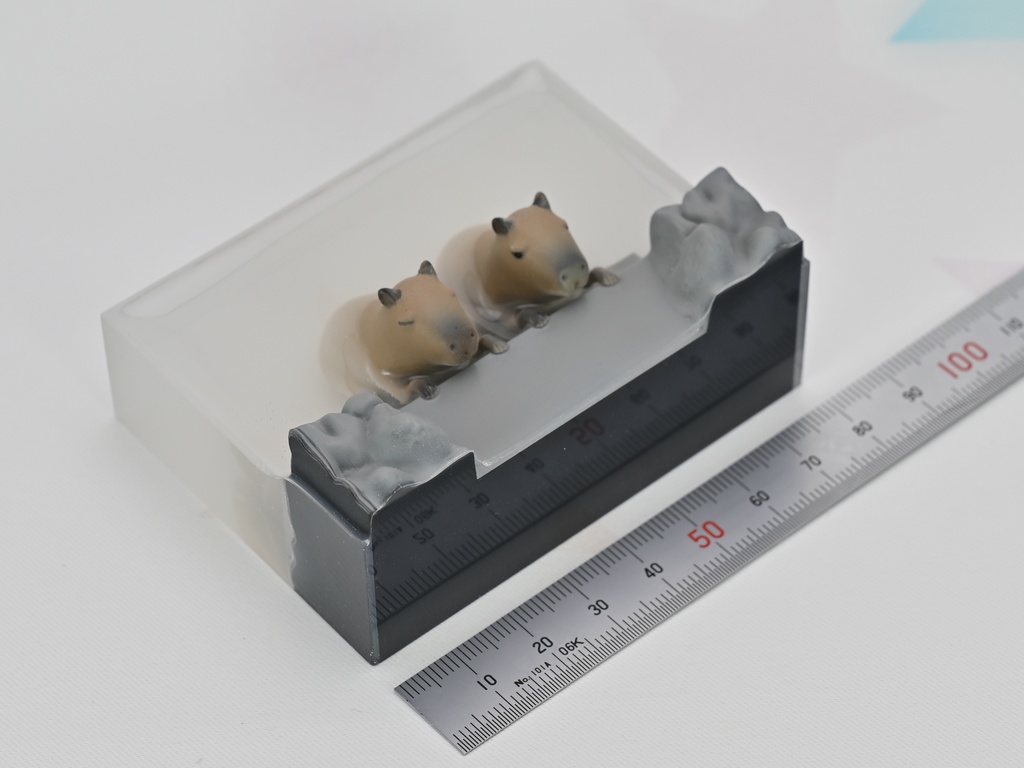 カピバラフィギュア:露天風呂篇 Pause-13 (仲良く並んで温まる仔カピ)