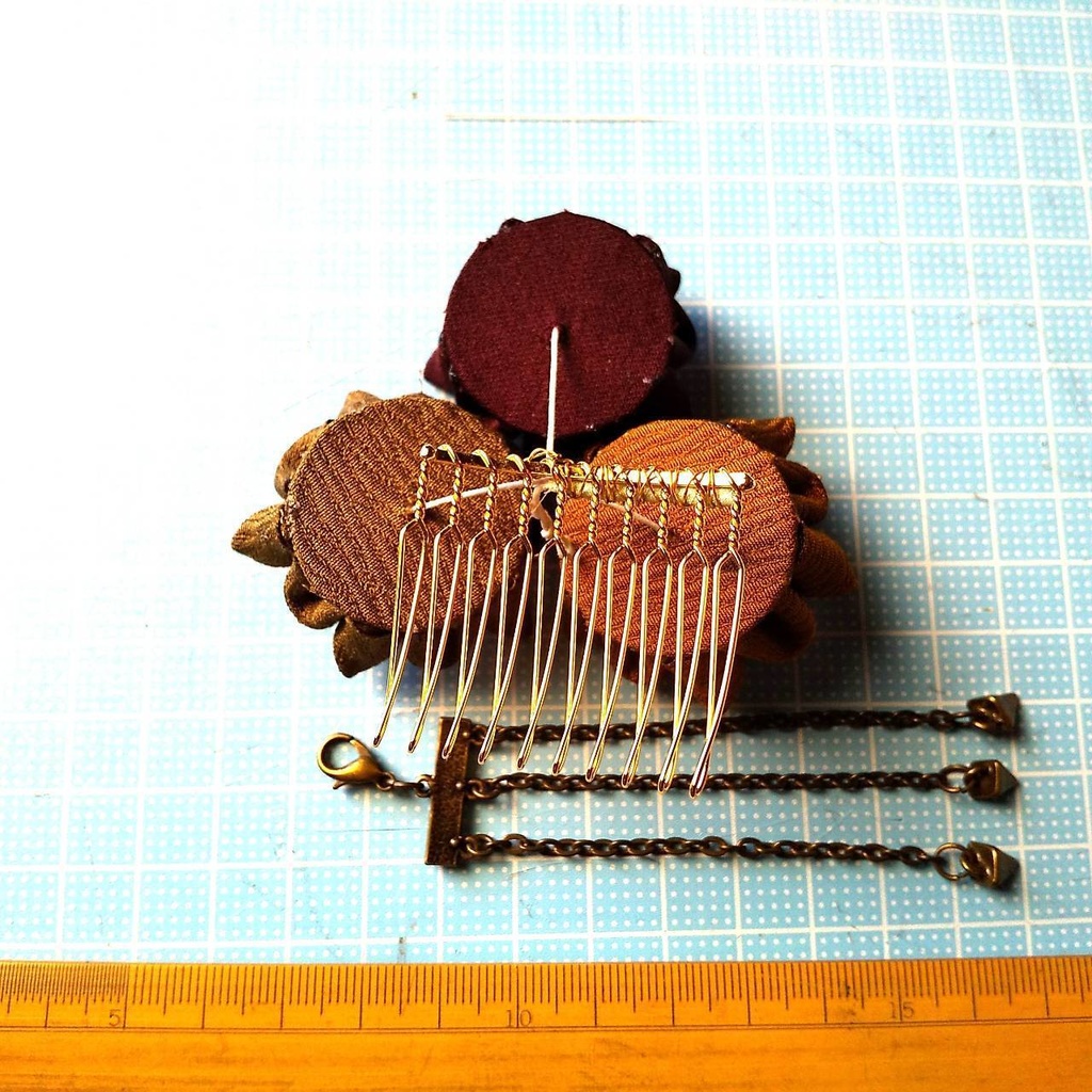スチパンテイストのつまみ細工の髪飾り