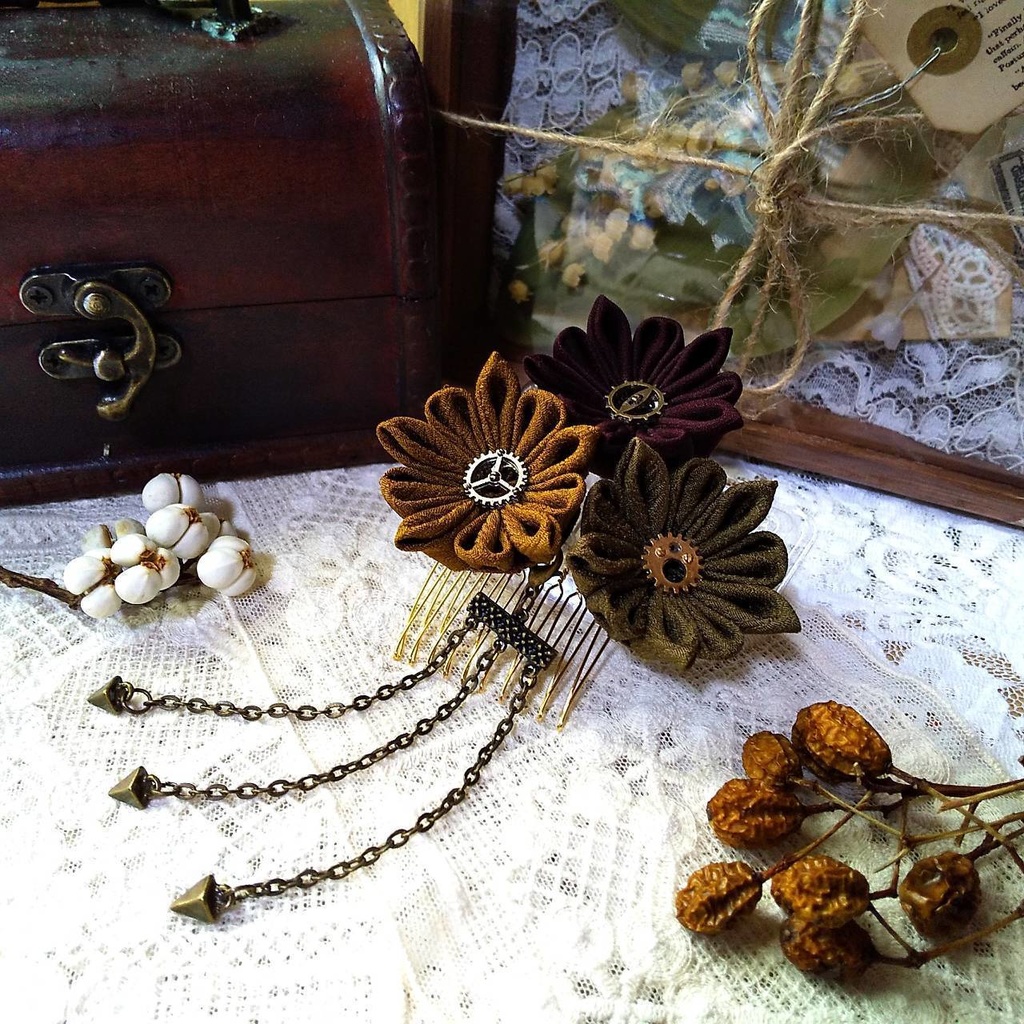 スチパンテイストのつまみ細工の髪飾り