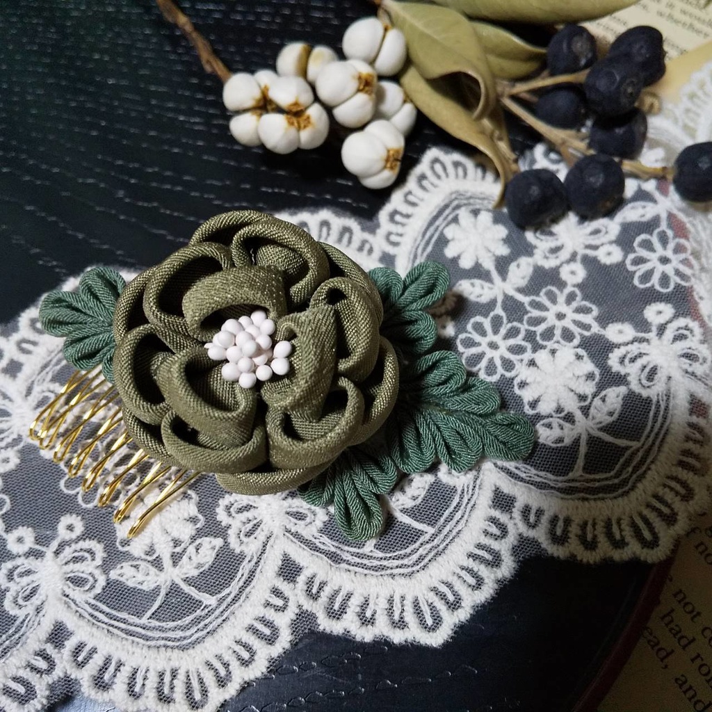 つまみ細工の髪飾り 花一輪~鶸萌黄(ひわもえぎ)