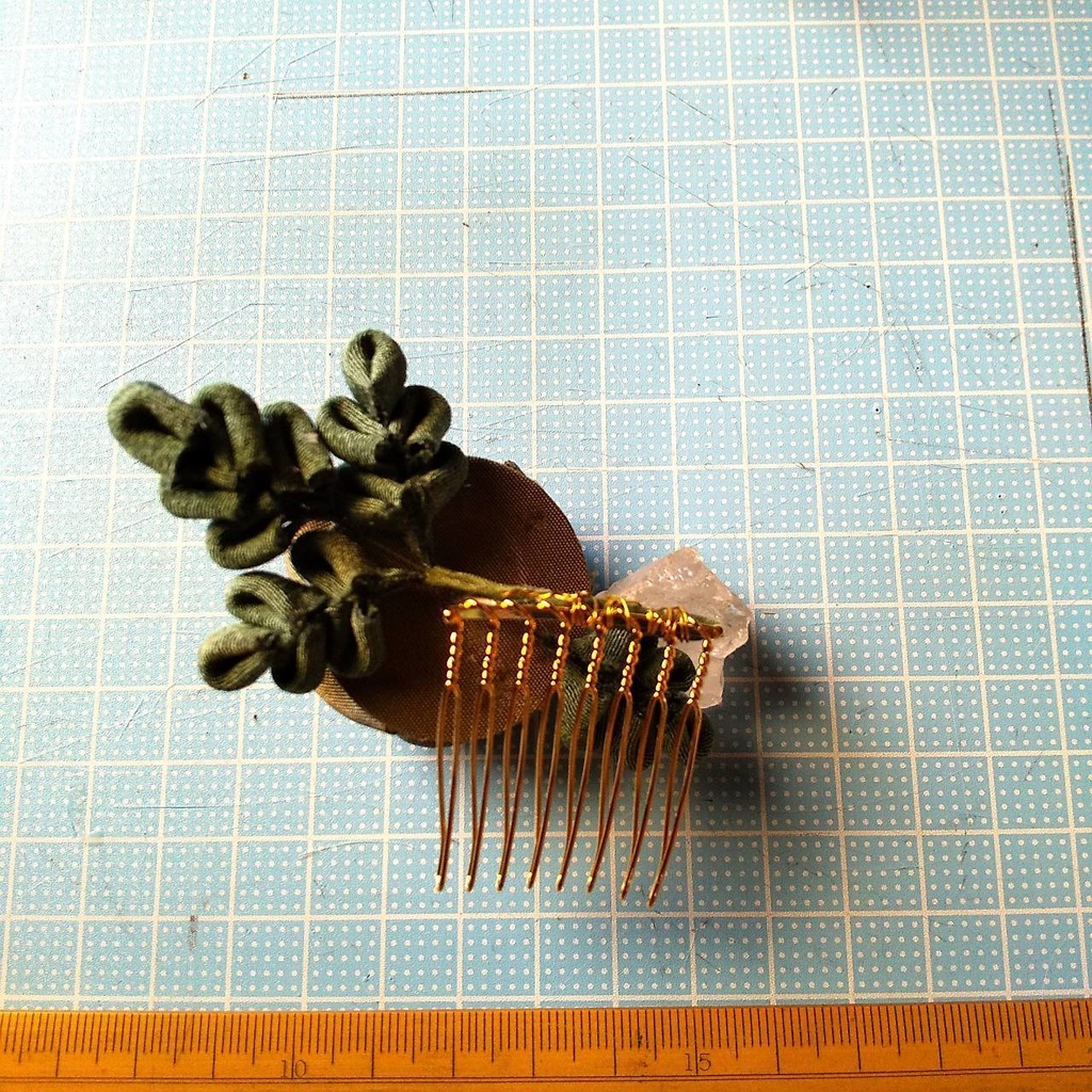 つまみ細工の髪飾り 花一輪~鶸萌黄(ひわもえぎ)