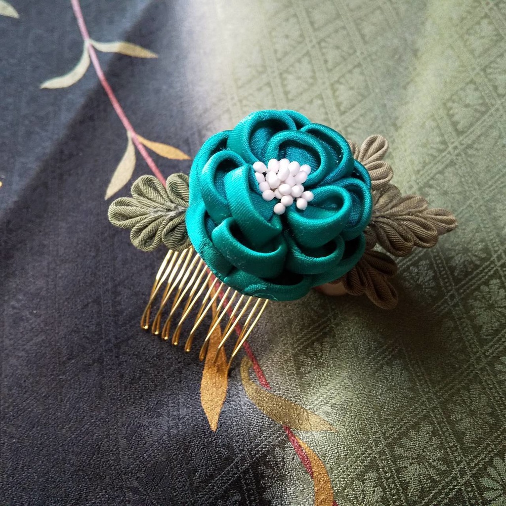 つまみ細工の髪飾り 花一輪~エメラルド