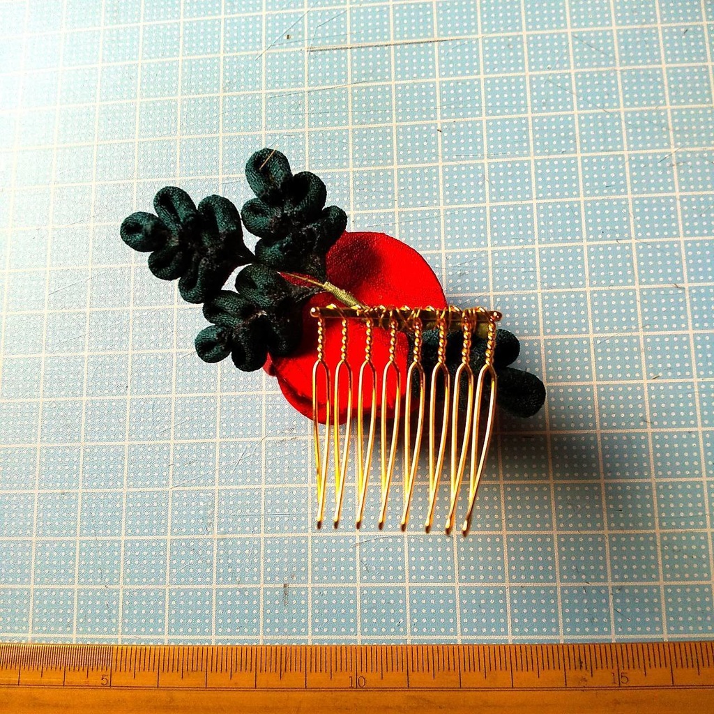 つまみ細工の髪飾り 花一輪~緋色