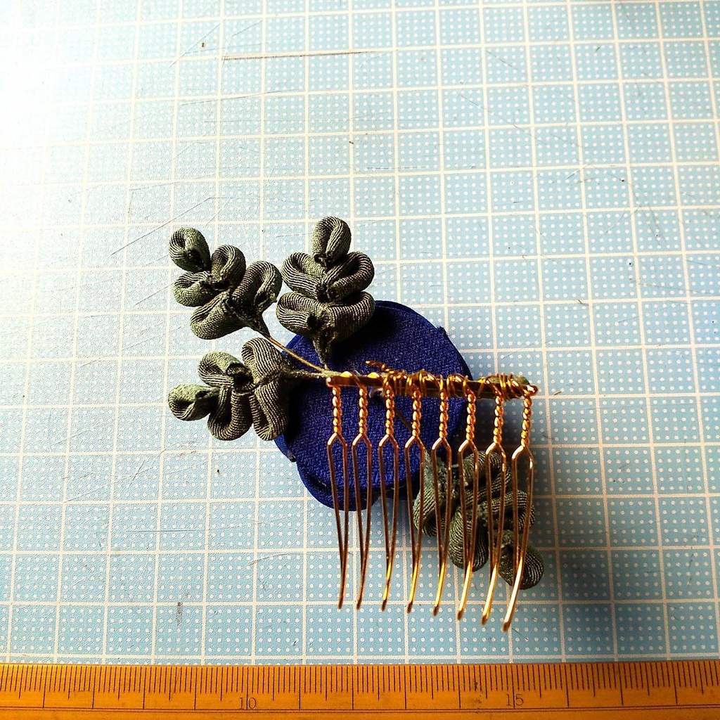 つまみ細工の髪飾り 花一輪~藍色