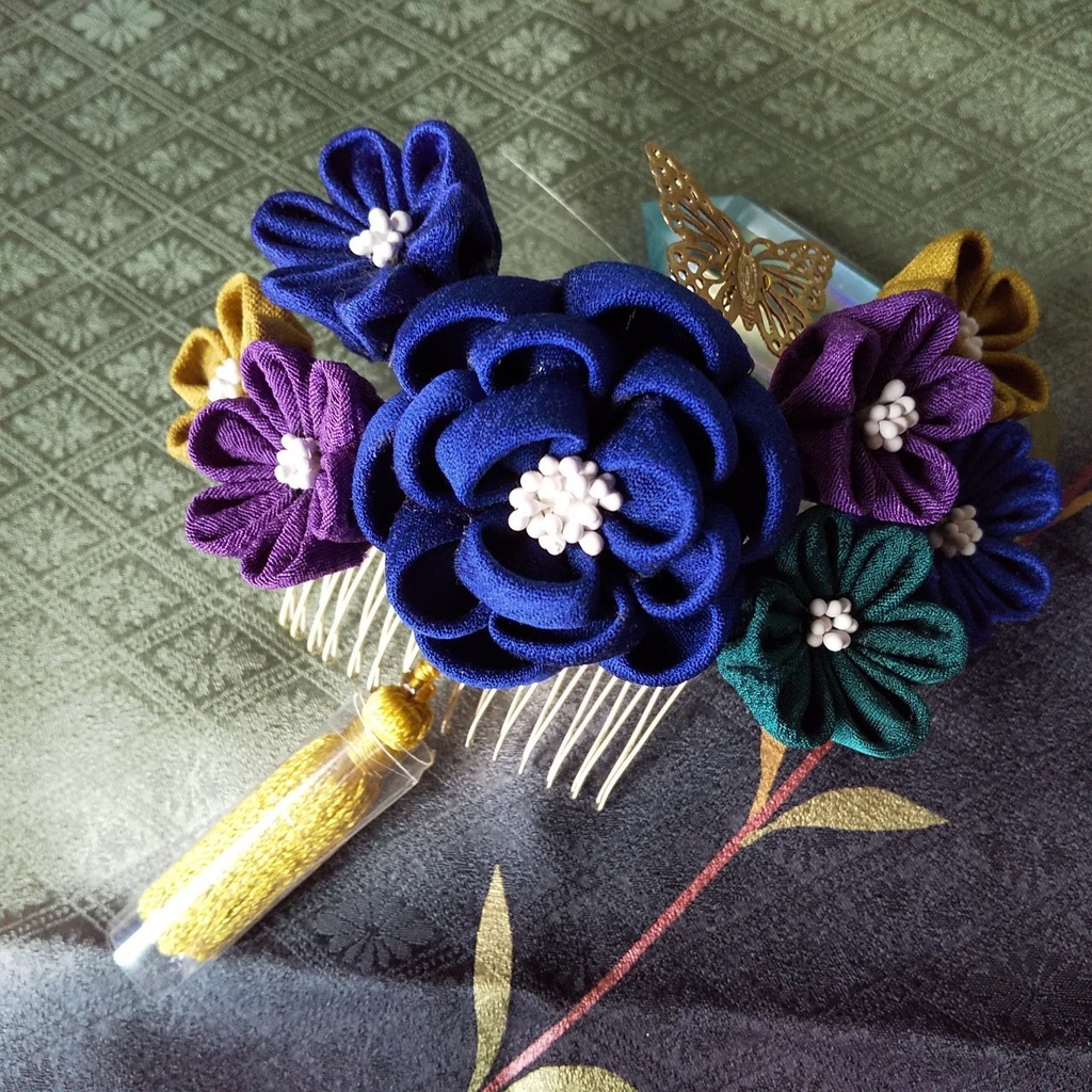 つまみ細工の髪飾り~藍に蝶