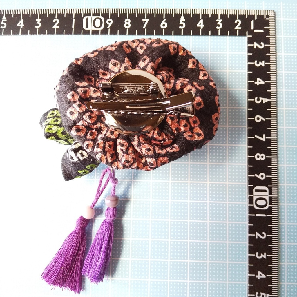 つまみ細工の巻きバラの2wayクリップ~紫系