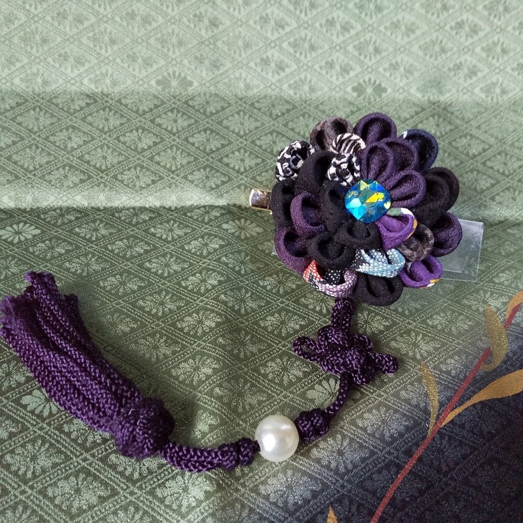 つまみ細工の2wayクリップ(紫系)