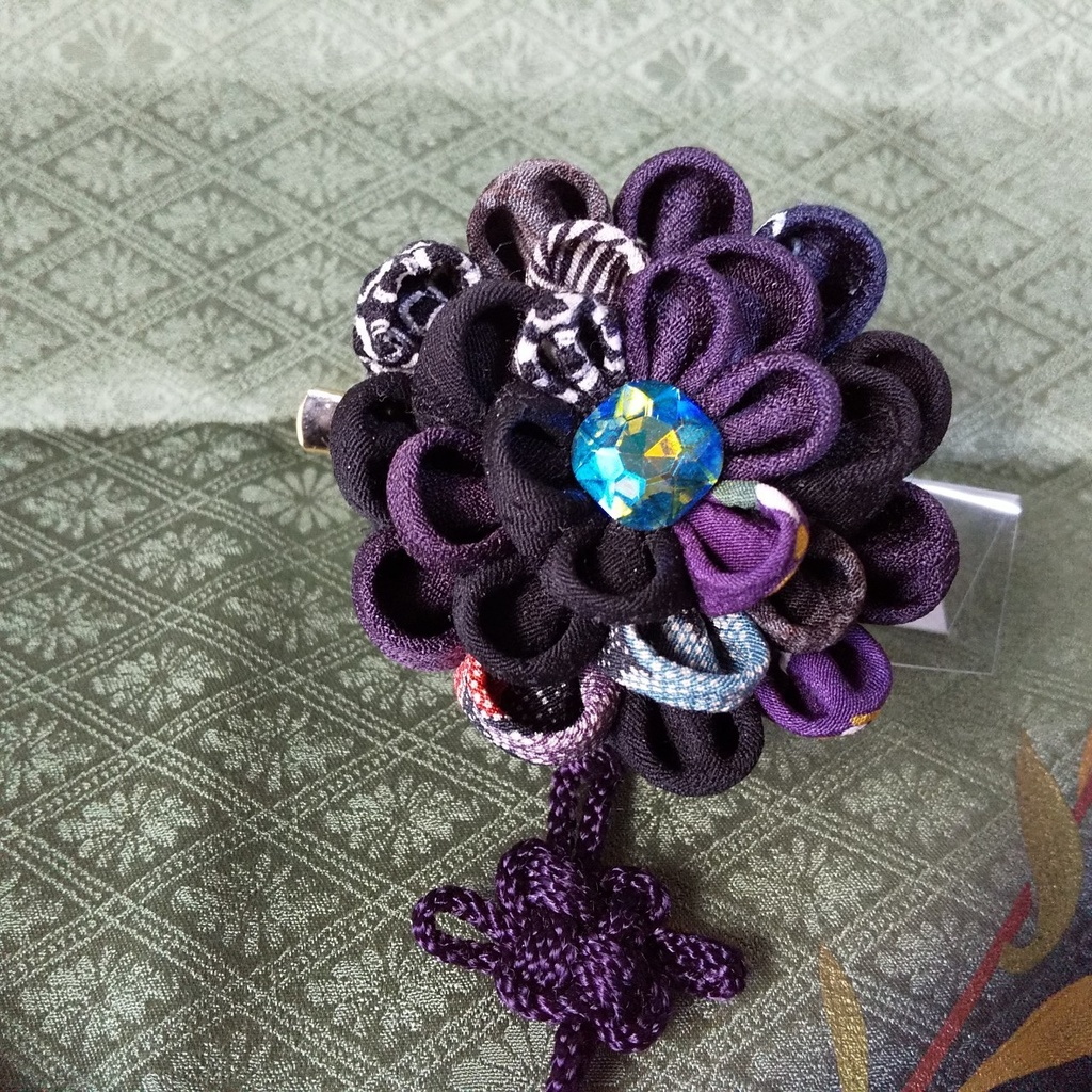 つまみ細工の2wayクリップ(紫系)