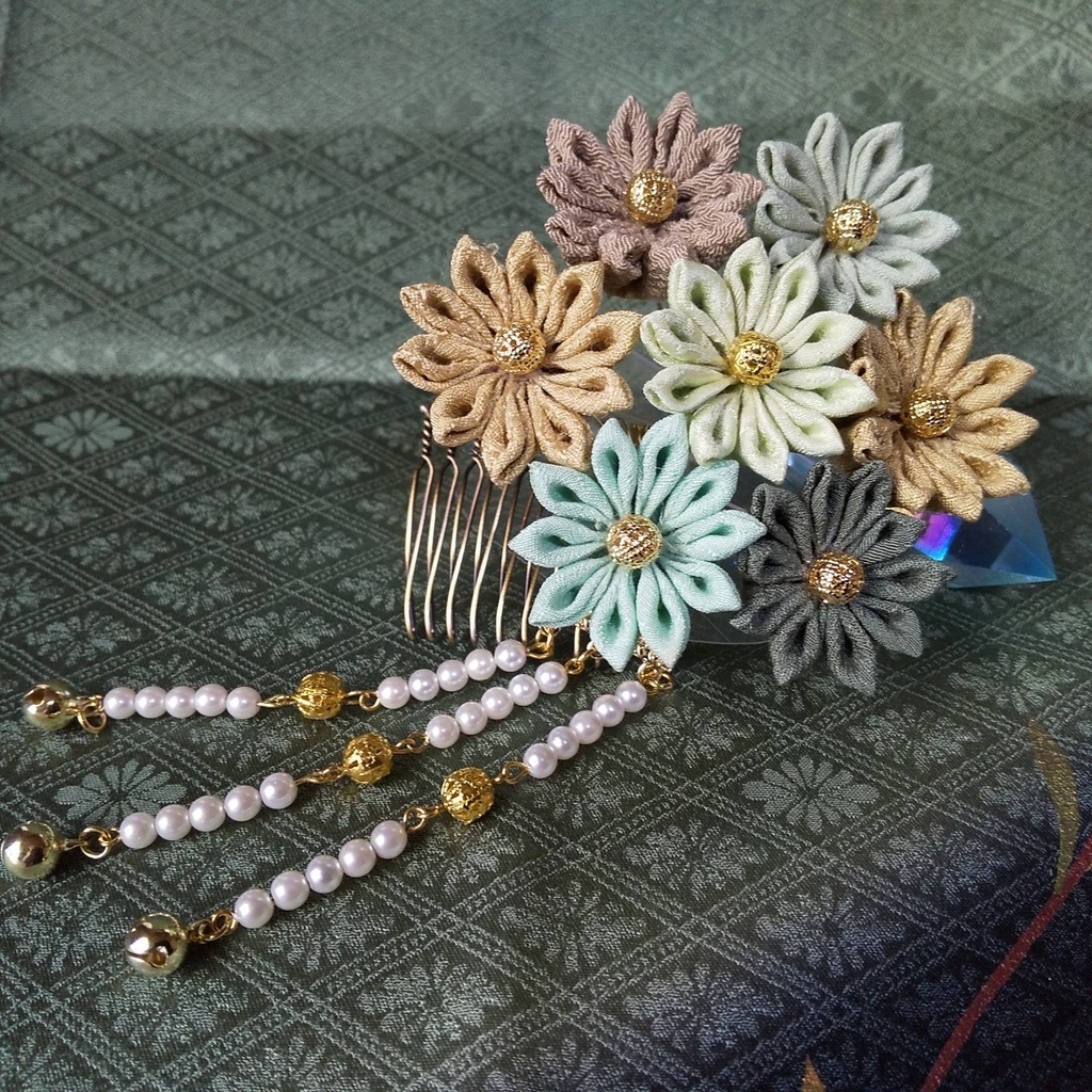 つまみ細工の髪飾り (アースカラーの小花集め)