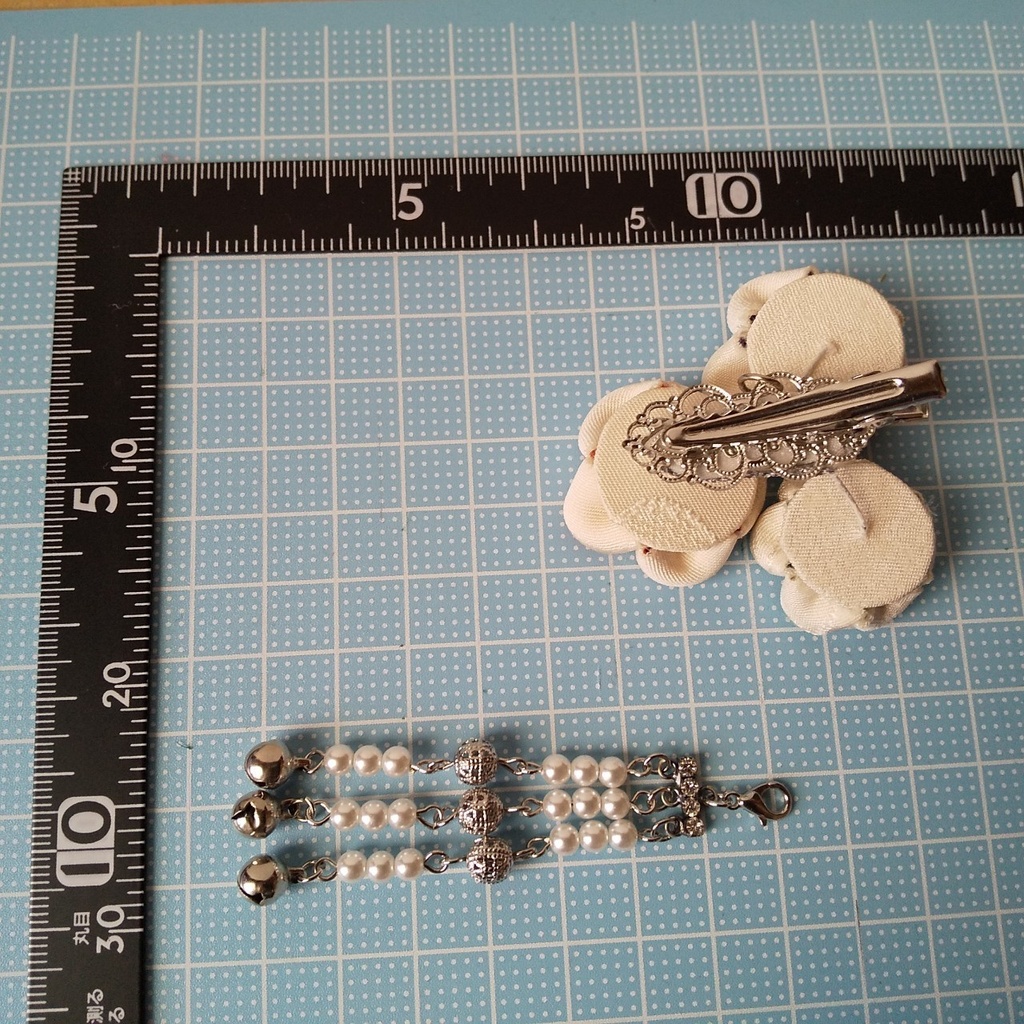 【ドール兼用】つまみ細工のミニクリップ