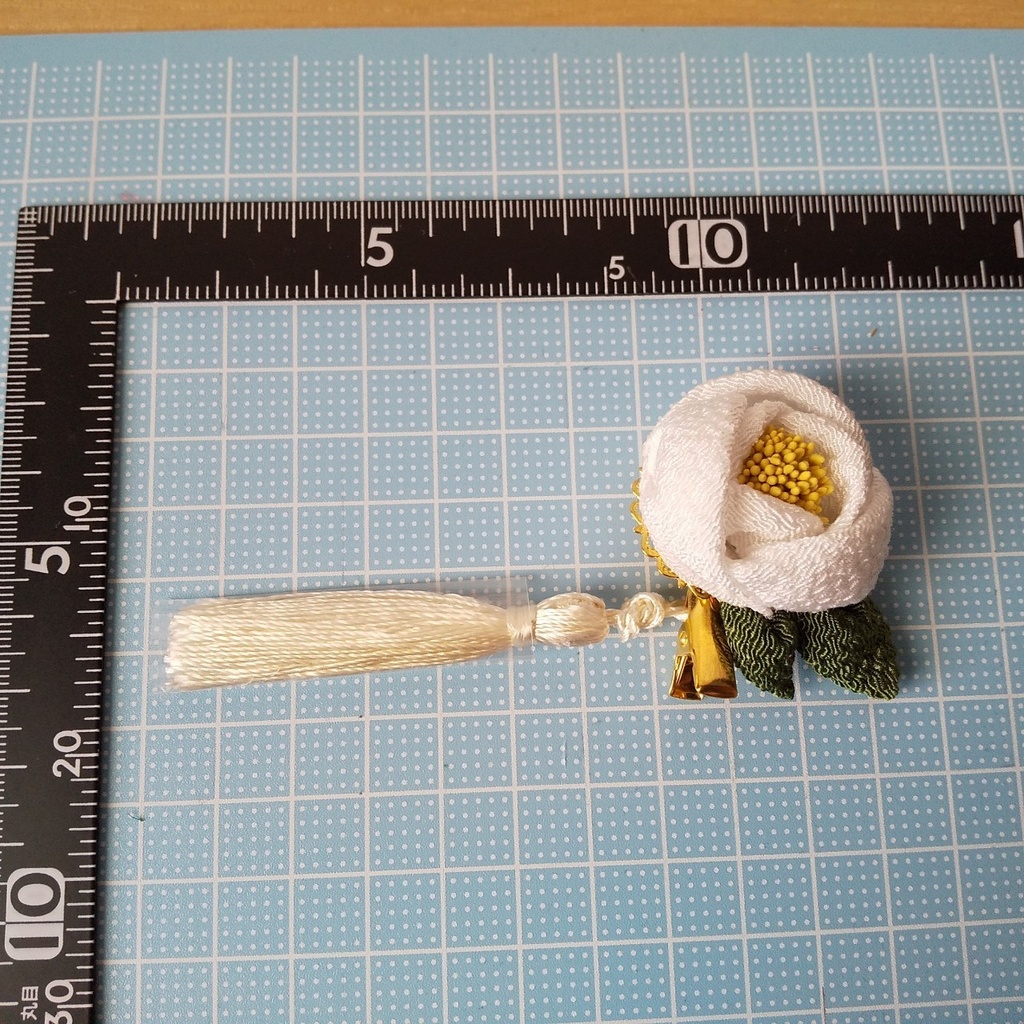 【ドール兼用】つまみ細工のミニクリップ~白椿