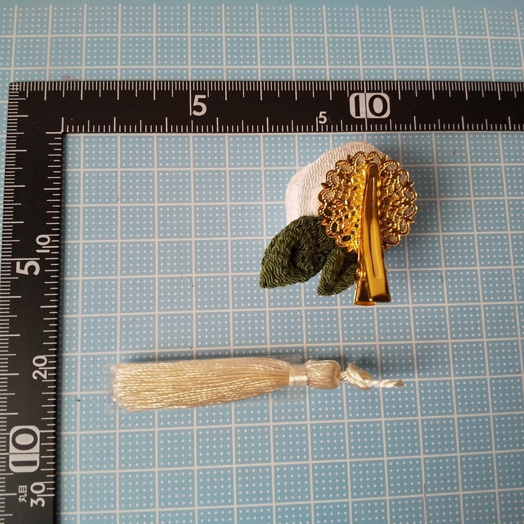 【ドール兼用】つまみ細工のミニクリップ~白椿