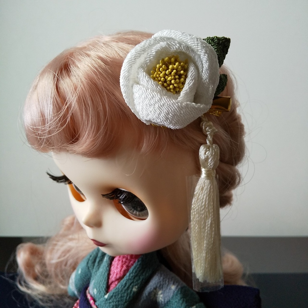 【ドール兼用】つまみ細工のミニクリップ~白椿