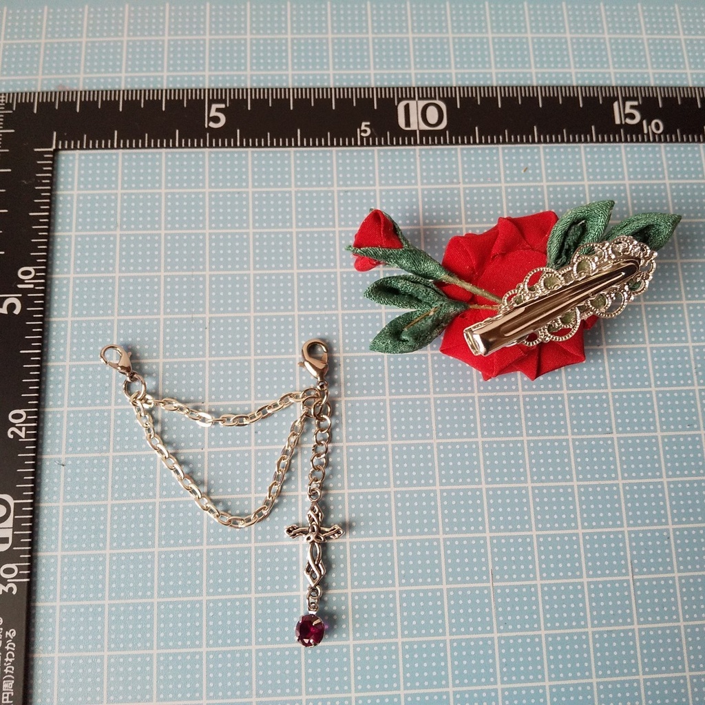 【ドール兼用】つまみ細工のミニクリップ~紅バラ