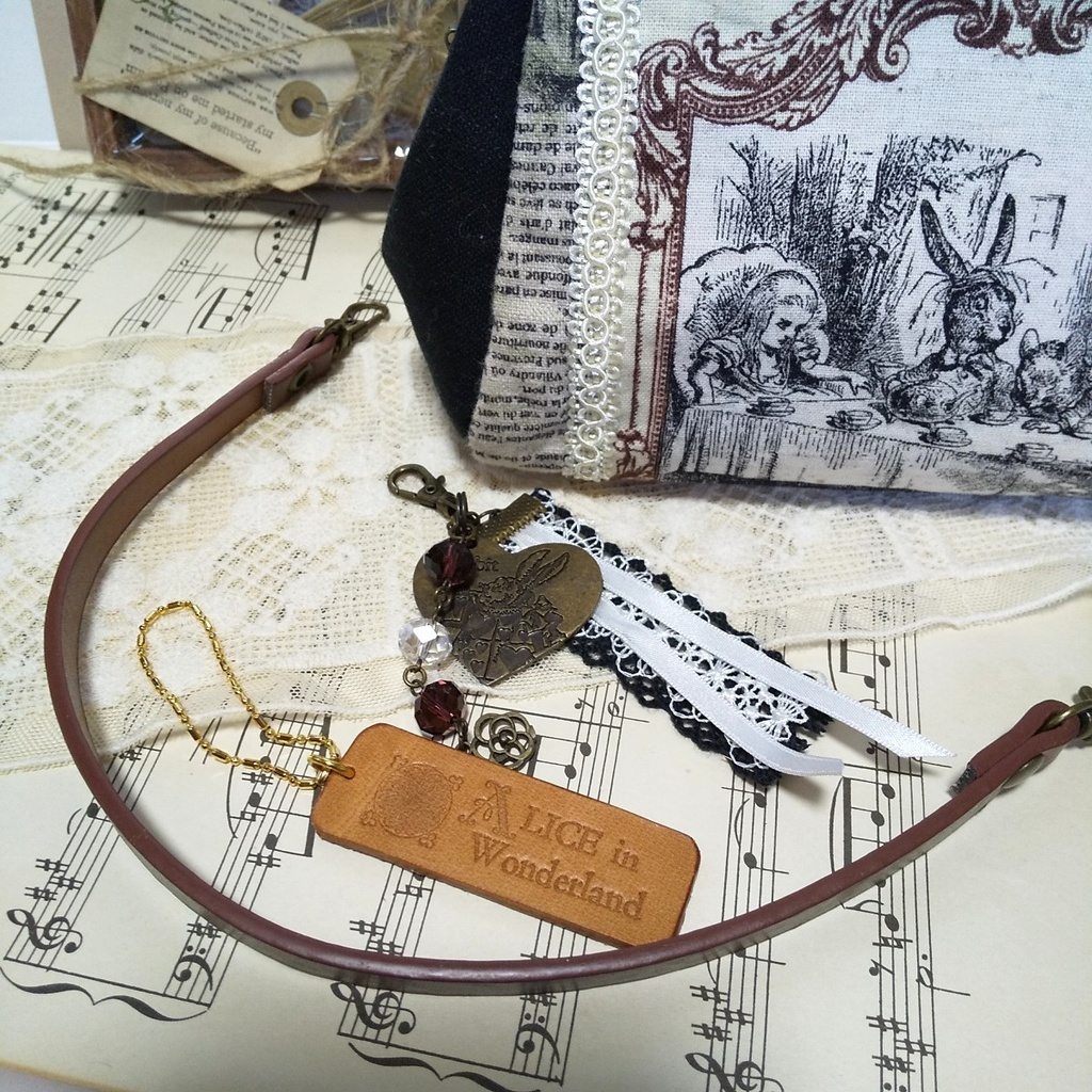 不思議の国のアリスのがま口ポーチB