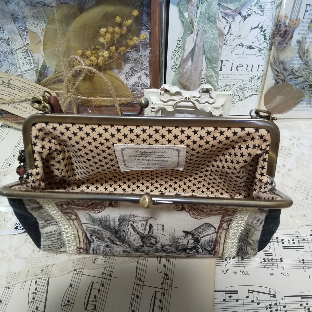 不思議の国のアリスのがま口ポーチB