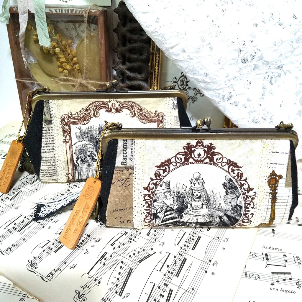 不思議の国のアリスのがま口ポーチB