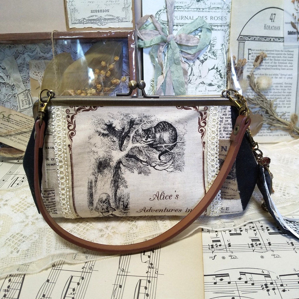 不思議の国のアリスのがま口ポーチB