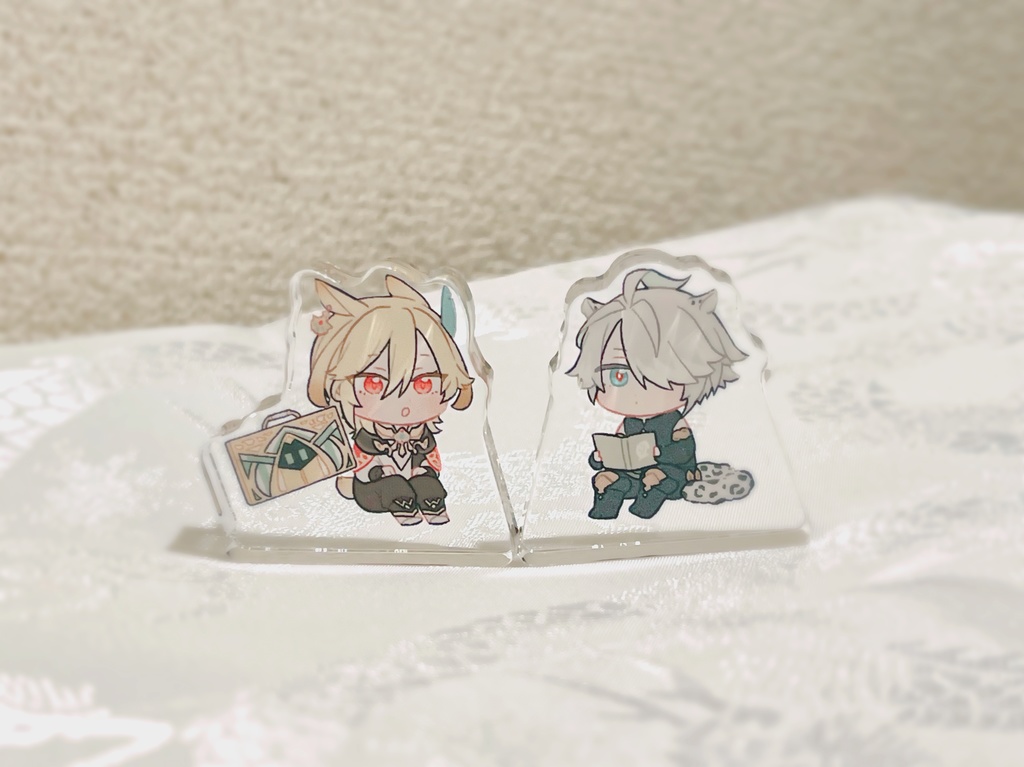 【カヴェアル】自立アクリルスタンド