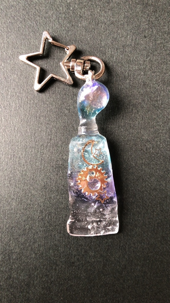 シロップカラーの宇宙絵の具キーホルダー Tokagetokoumori Booth