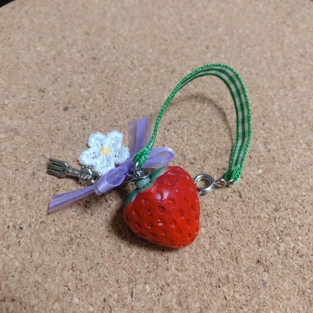 フーゴイメージ　イチゴバッグ風チャーム