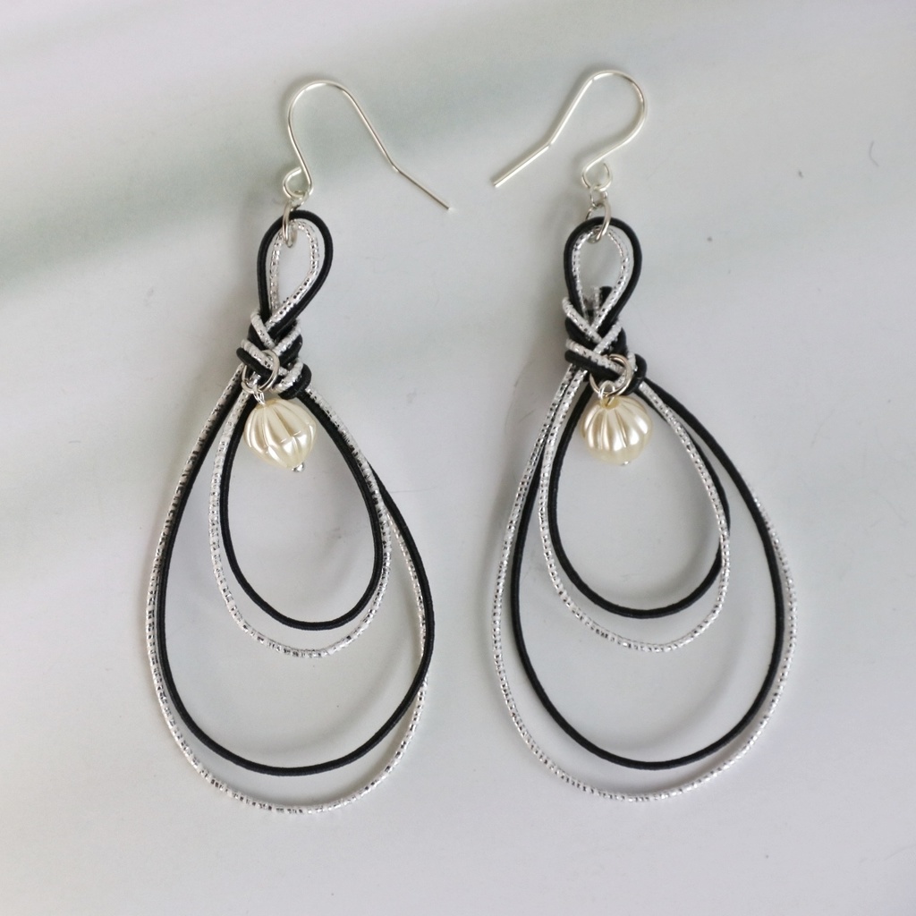 みょうが結び モノクロ