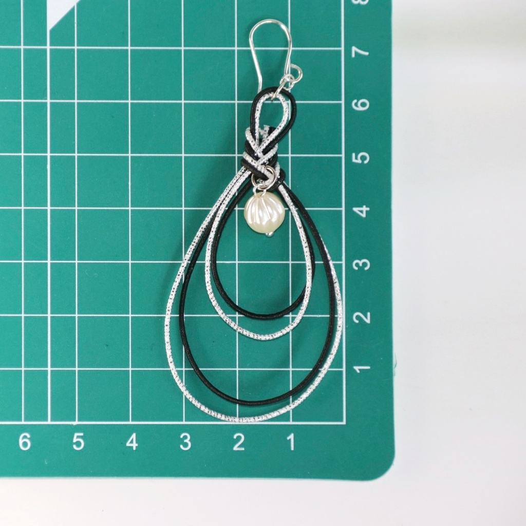 みょうが結び モノクロ