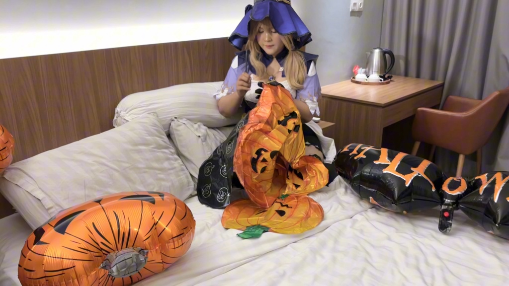 リサとハロウィンフォイルバルーン