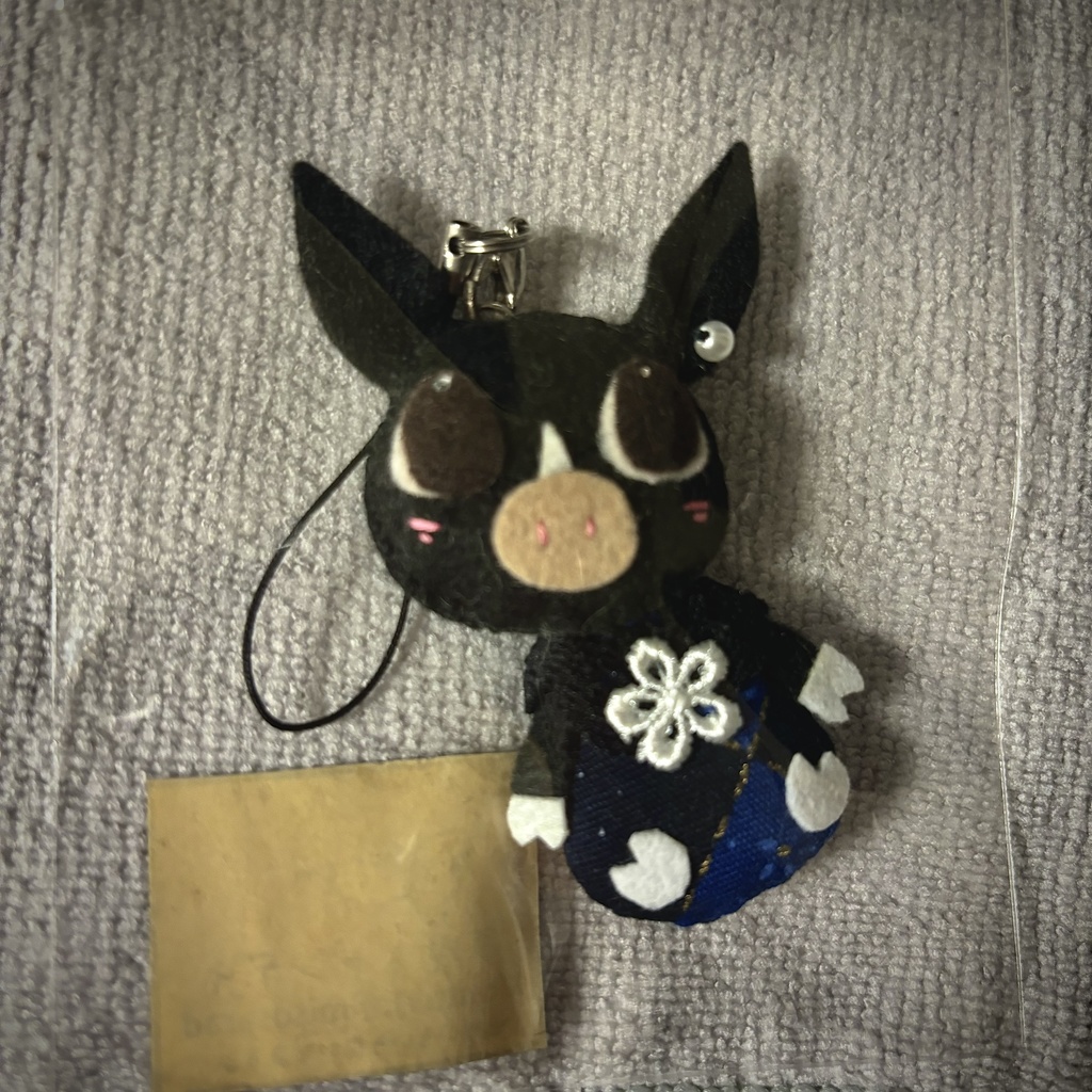 ぬいぐるみストラップ(おすわりくろぶた)