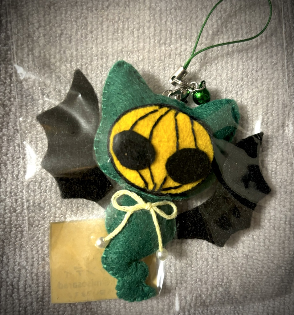 ネコウモリストラップ(緑)