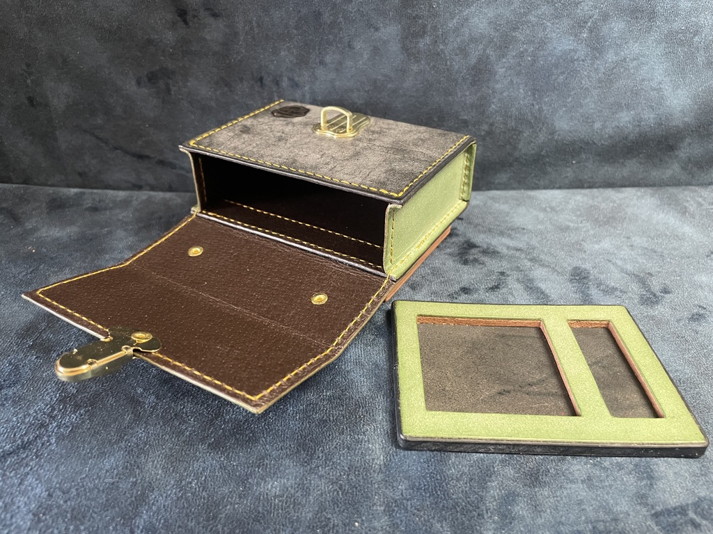 TCGダイス・トークンカードケース:エスメラルダ×ブラック