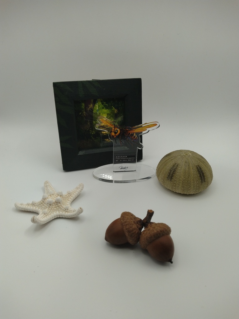 風景と飾るいきものアクスタ【オオスズメバチ】