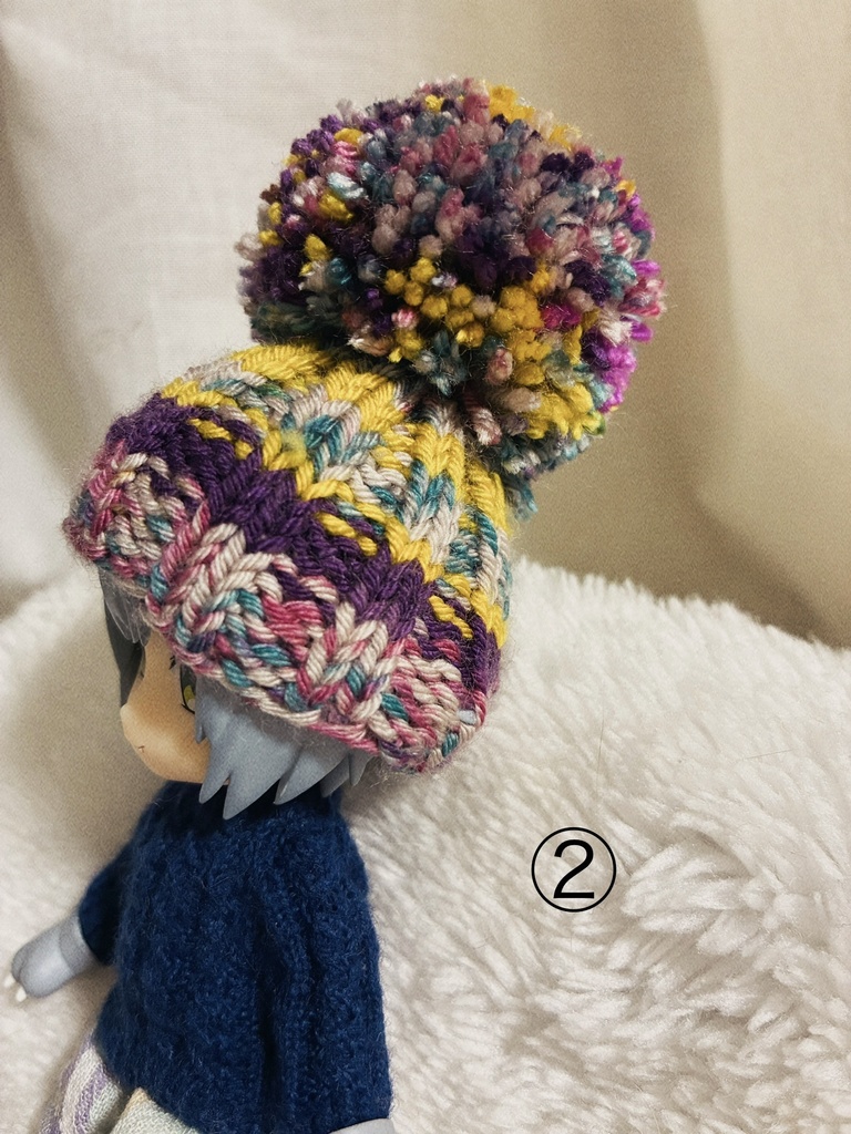 ボンボン付き帽子