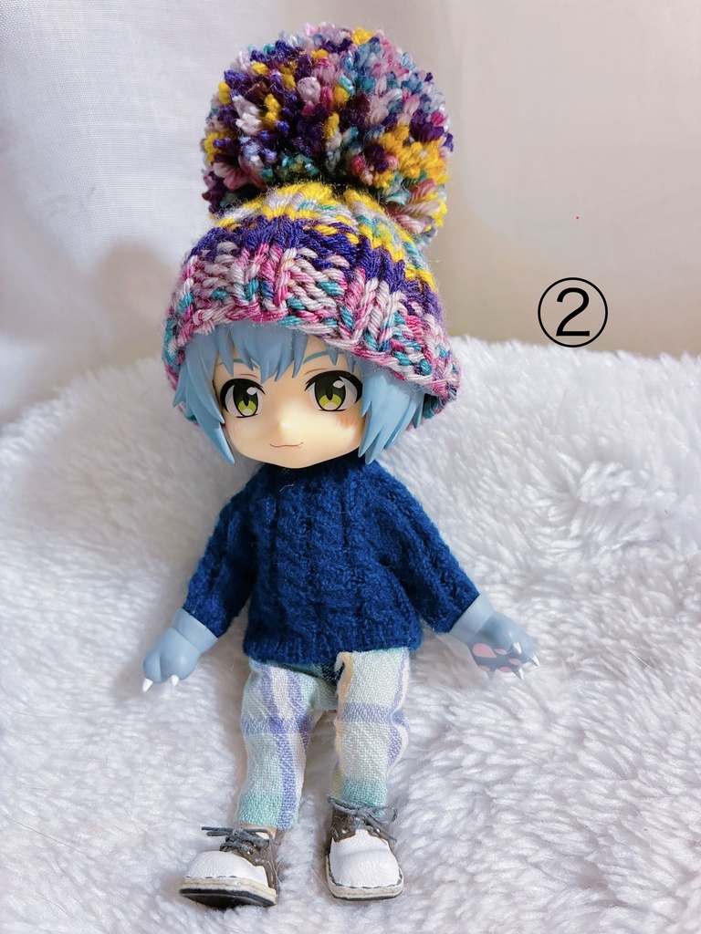 ボンボン付き帽子