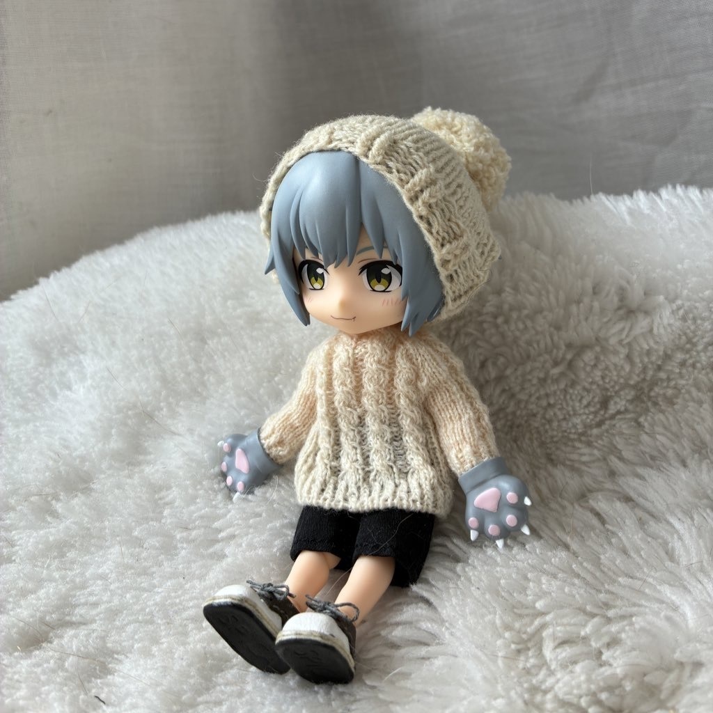 ボンボン付き帽子