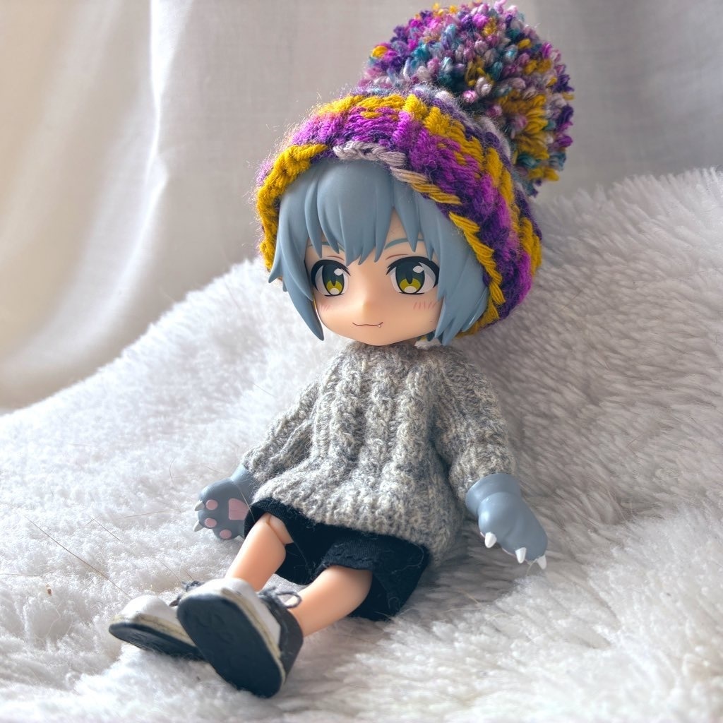 ボンボン付き帽子