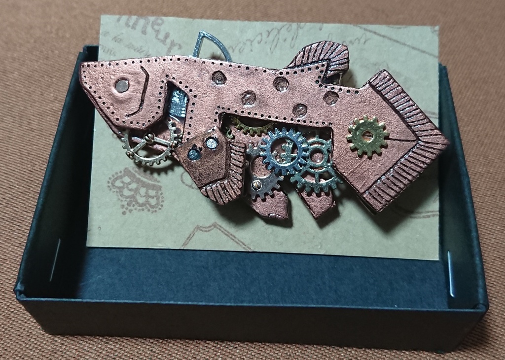 歯車ブローチ・シーラカンス