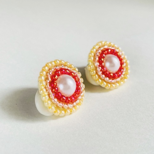 夏カラー☆パールイヤリング/クリームホワイト×レッド