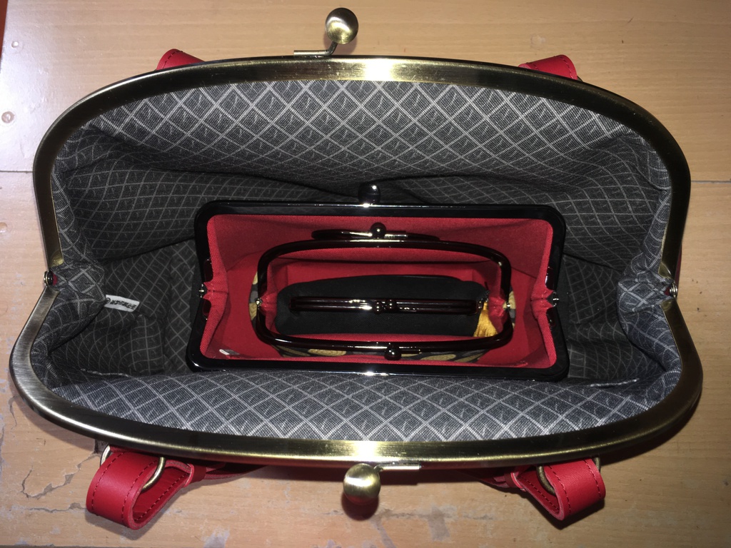 同田貫正国の割れ兜がま口バッグ