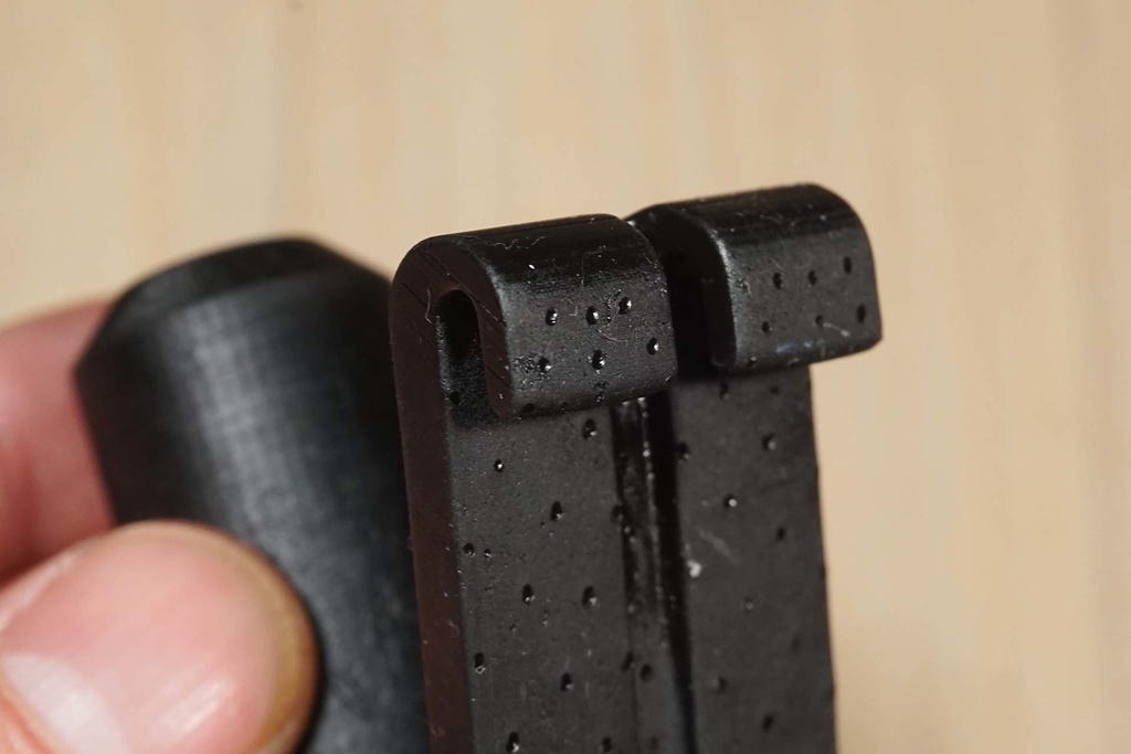 メッシュパネル用サプレッサー/サイレンサースタンド