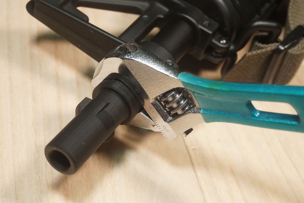 【廃盤】14mm正ネジ・逆ネジ対応 MP5タイプ 3ラグハイダー