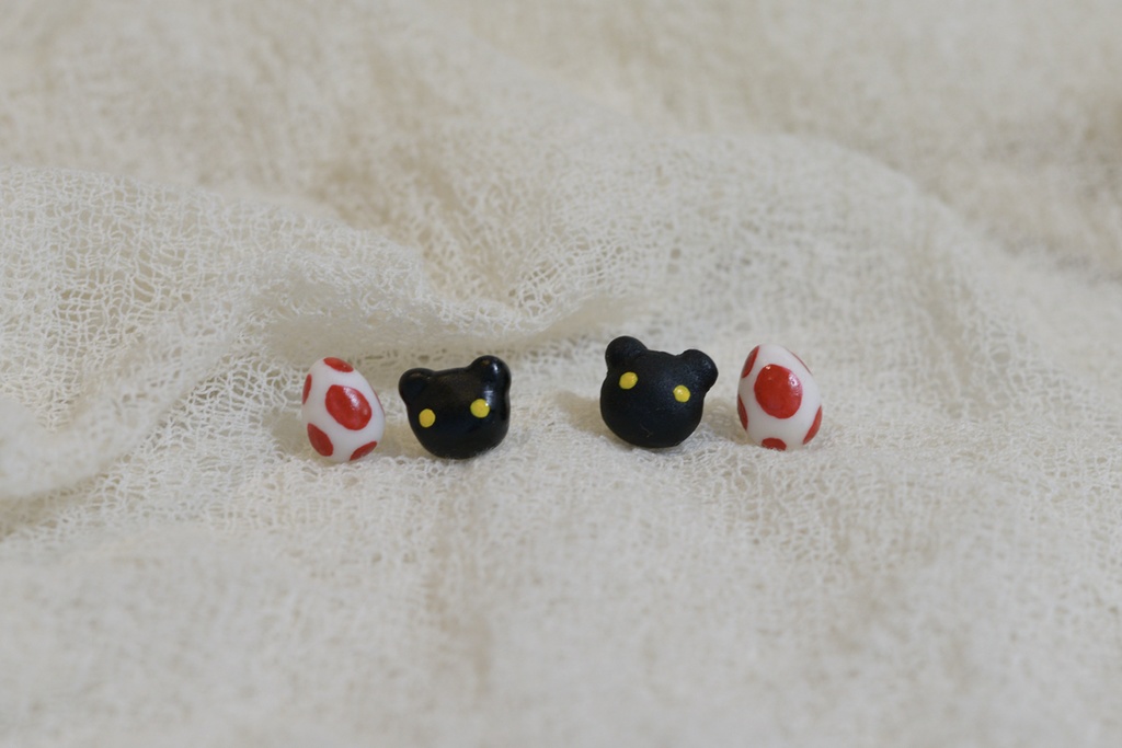 ボタモンのピアス