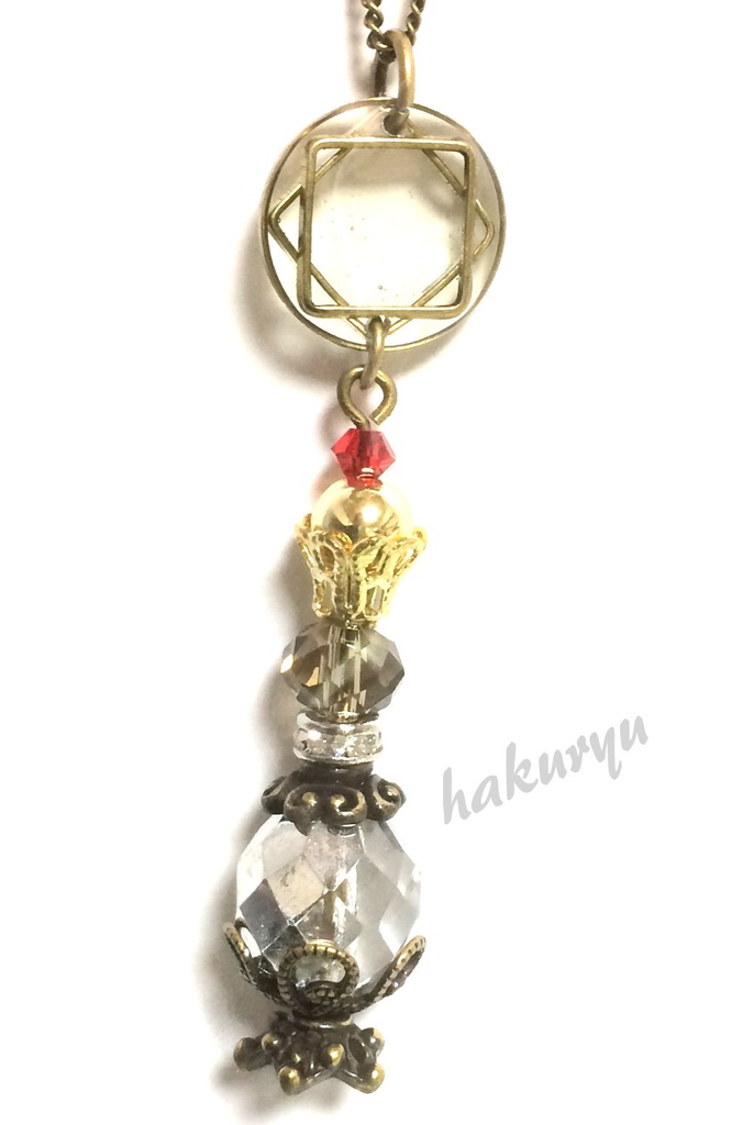 マギ キャラモチーフ香水瓶風ペンダント