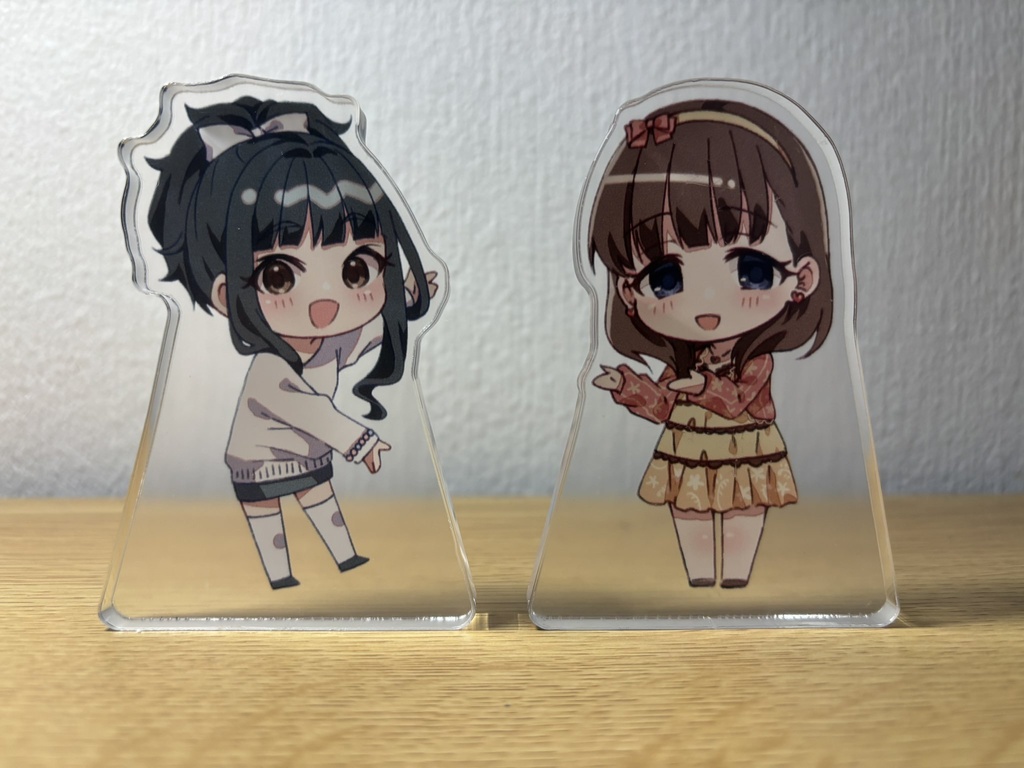 自立型アクリルスタンド