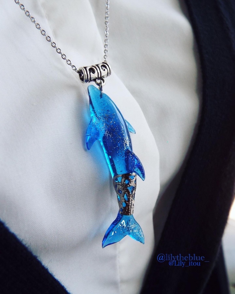 【バンドウイルカのネックレス】