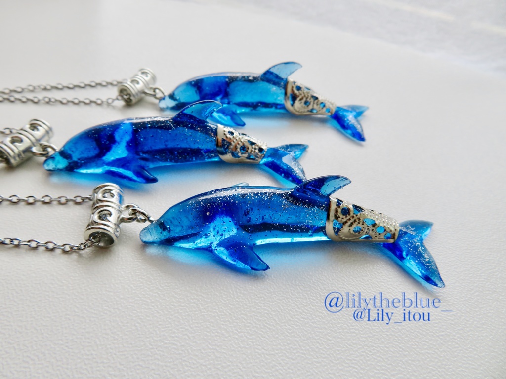 【バンドウイルカのネックレス】