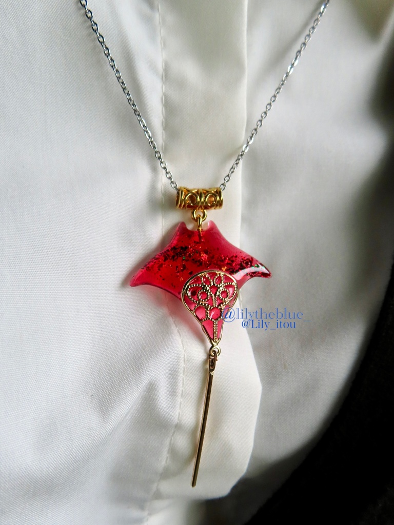 通販&秋季限定【紅葉舞う海洋生物のネックレス】