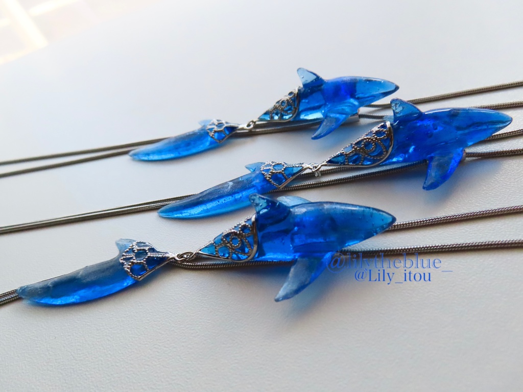 【オナガザメのループタイ】