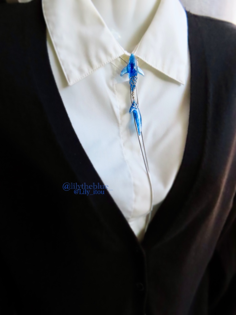 【オナガザメのループタイ】